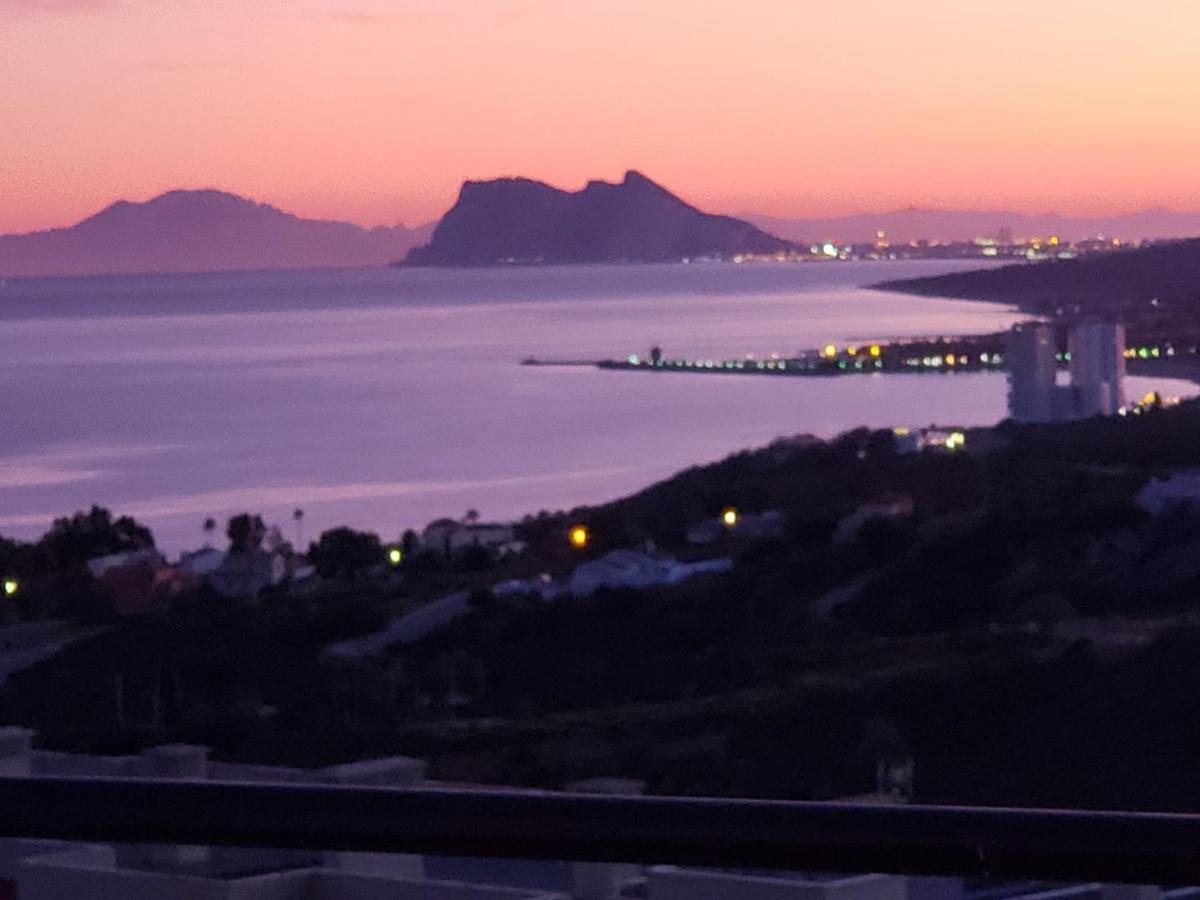 Вілла Manilva Townhouse With Spectacular Views Of Gibraltar Екстер'єр фото